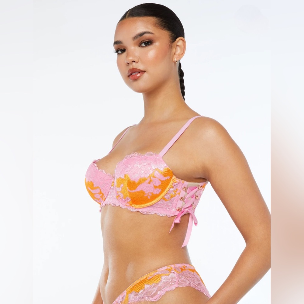Savage X Fenty Lace'd Up Padded Low Balconette Bra Lingerie